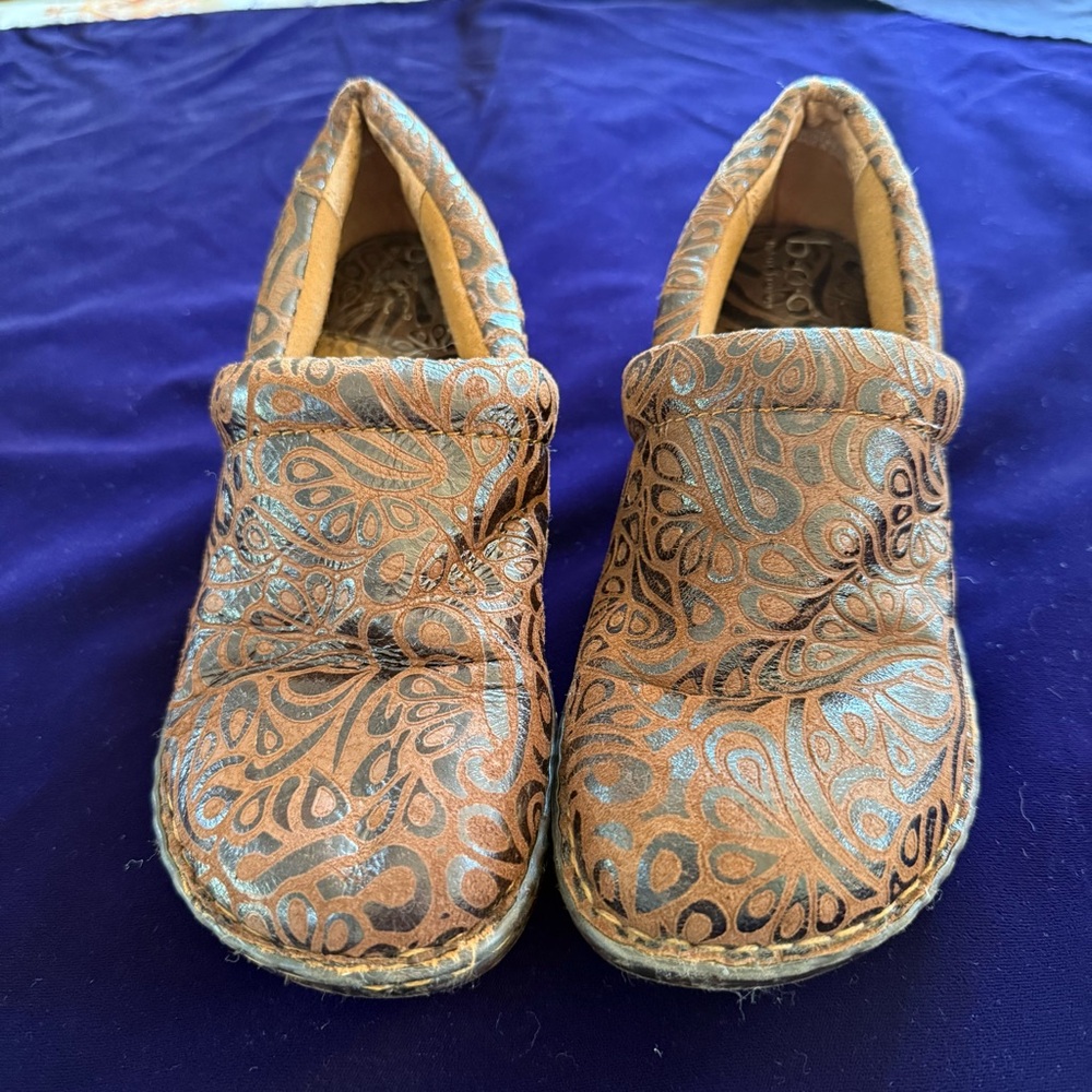 b.o.c. Tan and Brown Leather Tooled Women’s Clog-Size 9.5